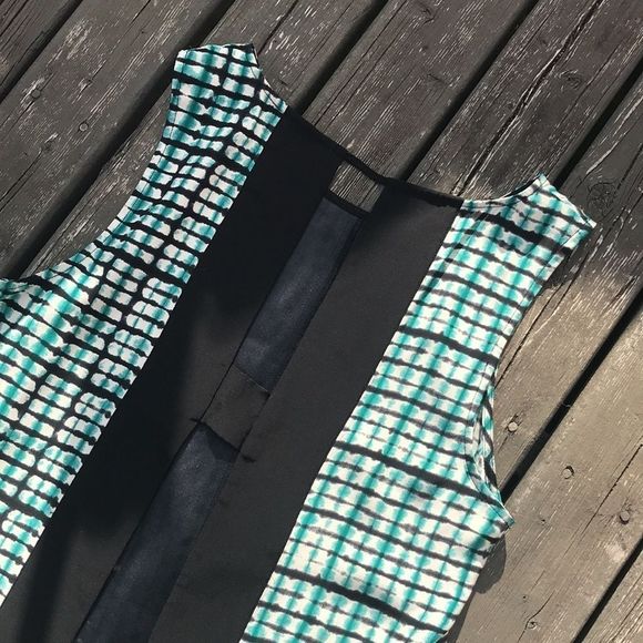 ⭐️ HP PARKER Silk Open Back Geo Sleeveless Blouse - Picture 9 of 12